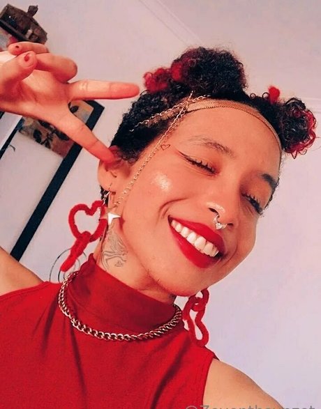 zeventhsunzet nude actress photos