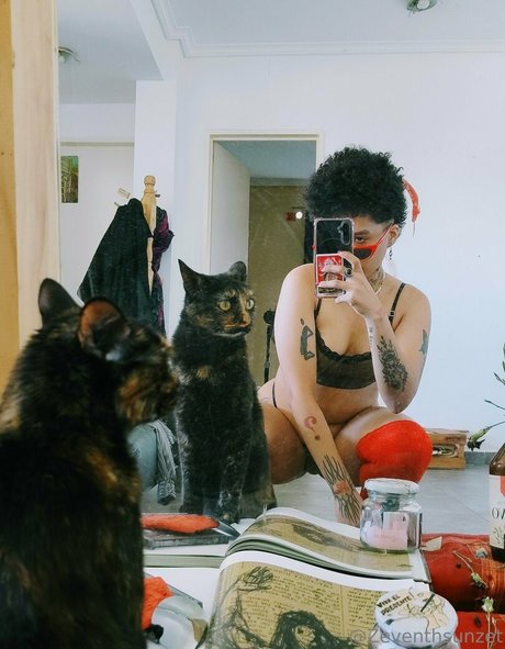 zeventhsunzet adult actress pics