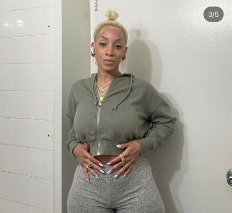 Villawase model sex archive