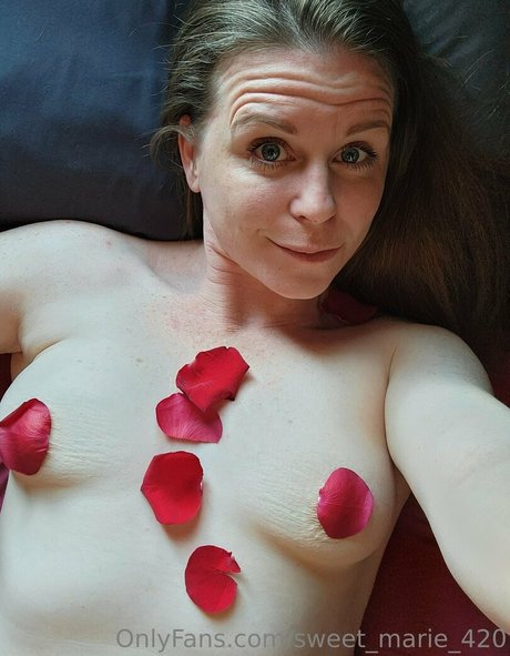 ebony smoking onlyfans porn image