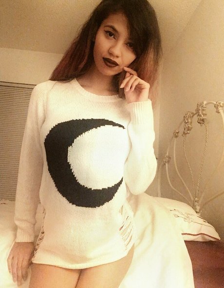 Trickywi xxx model gallery