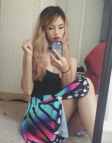 Trickywi erotic actress picture