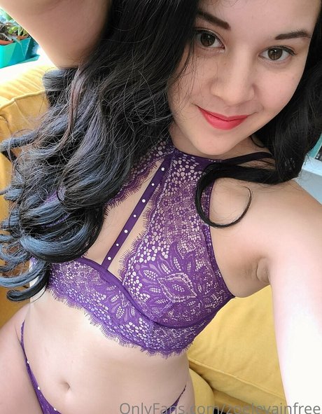 zoelevainfree exclusive model image