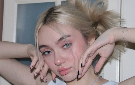 adelewilson__ pornographic star image