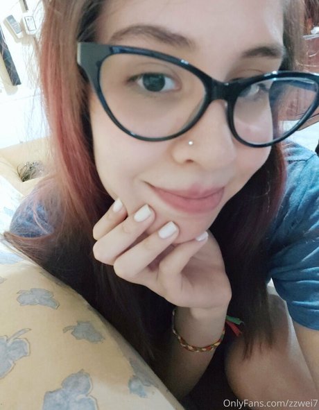 zzwei7 pretty pornstar image