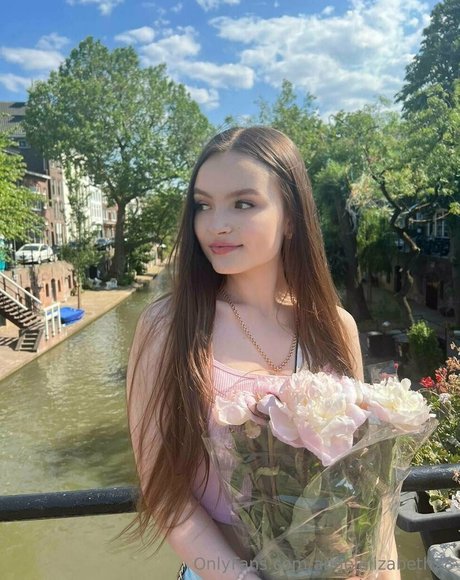 angelelizabeth28 xxx star photo