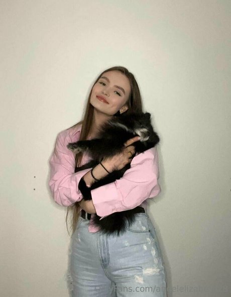 angelelizabeth28 xxx model archive