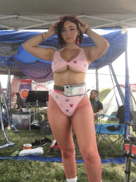 PeachsnBean pretty model pic