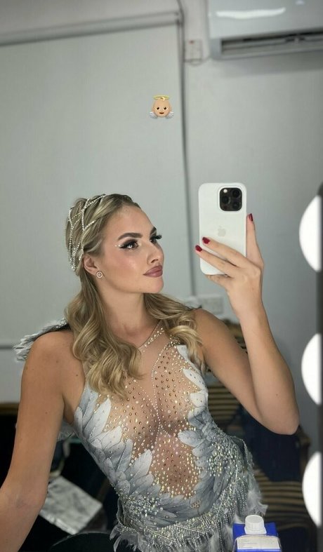 crazy splits model art pics