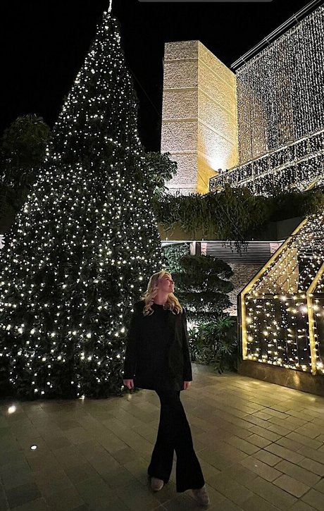 crazy splits model naked photo