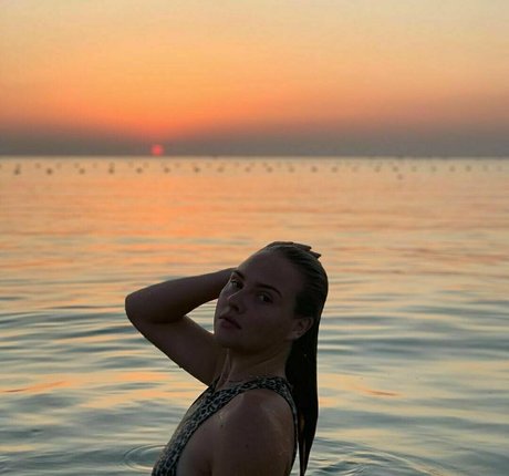 crazy splits porn model images