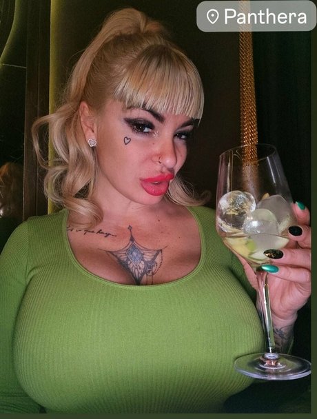 Amanda X sexy star photos