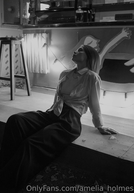 amelia holmes art actress image