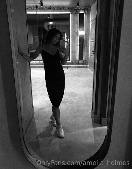 amelia holmes pornstar naked pics