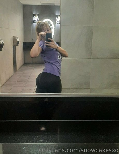 snowcakesxo star adult photo