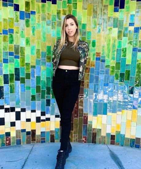 Abigail Cristea star exclusive galleries