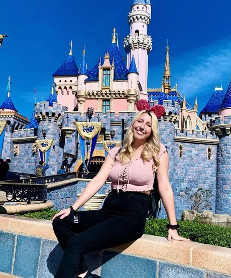 Abigail Cristea model nudes pics