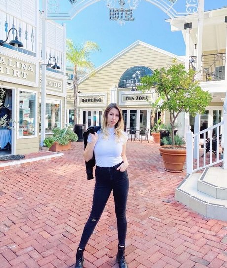 Abigail Cristea pornstar pretty image