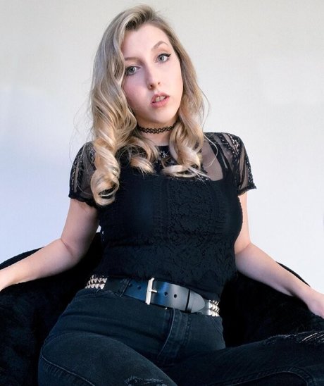 Abigail Cristea sexy star pic