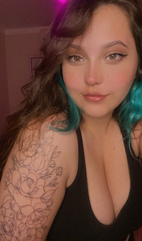 RED Mariana adult actress image