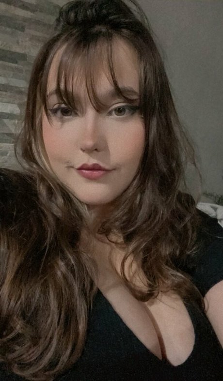 RED Mariana beautiful model image