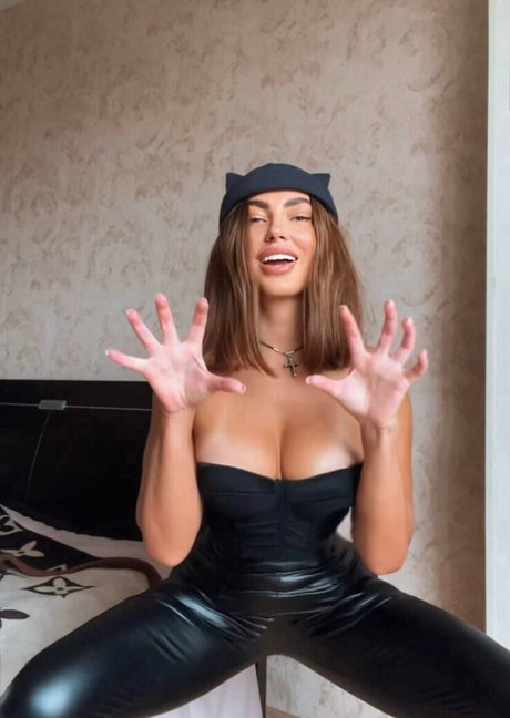 Bigbootyjulia art model pic