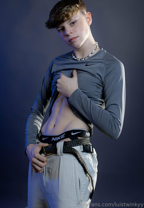 luistwinkyy pretty model gallery