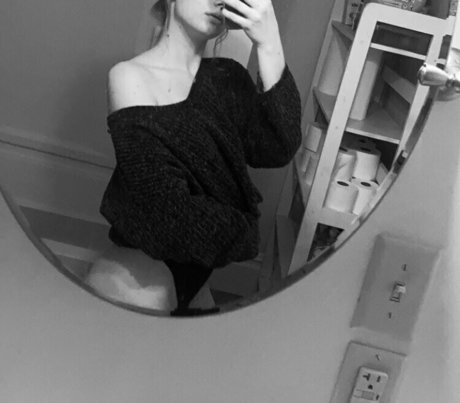 violetsuccubi model porn image