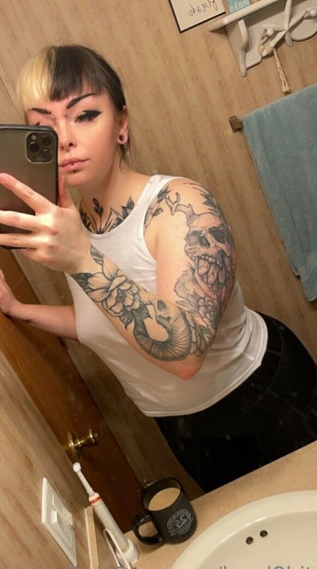 reaghanblackhart beautiful model image