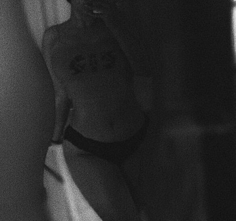 dotknij erotic model images