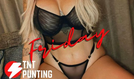 carlyelectriclive naked star pic