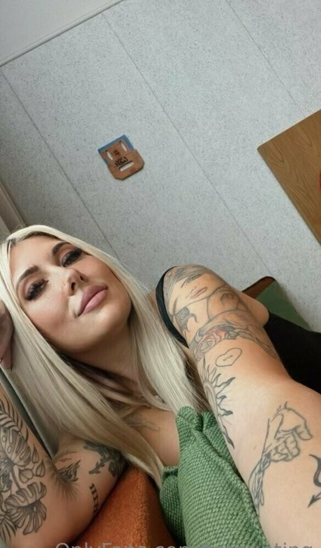 carlyelectriclive star beautiful picture