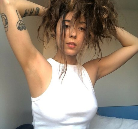 Daniela Andrade model pretty img