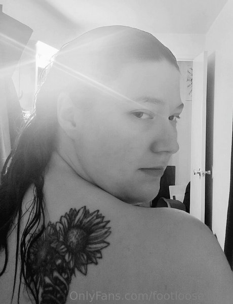 footloose and model nude image