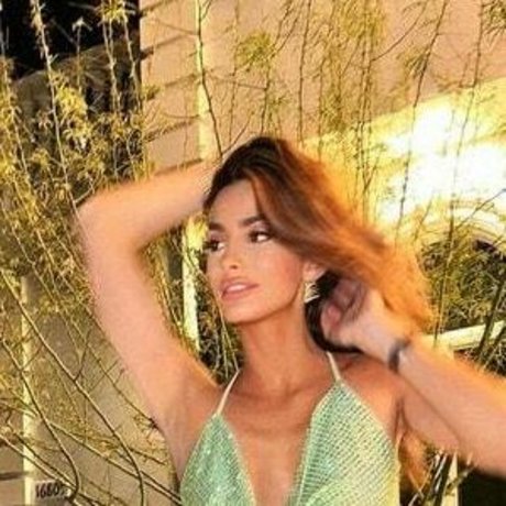 Olga Safari model photos