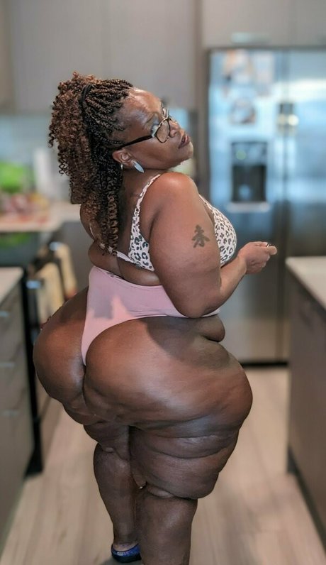 ms thickerthan star nudes picture