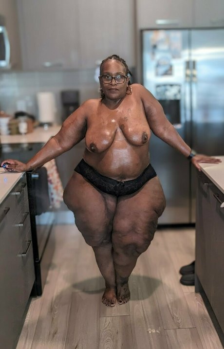 ms thickerthan nude star photos
