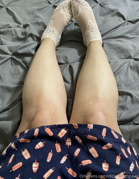 dizzykittenpaws hot model images