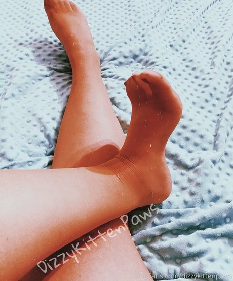 dizzykittenpaws free pornstar img