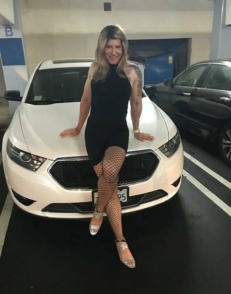 Eva The Supergirl star free image