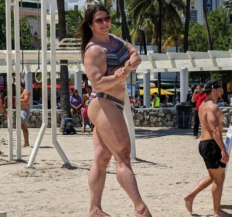 Eva The Supergirl star adult photos