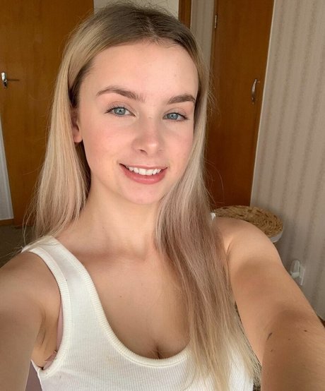 Aluca Jones beautiful model picture