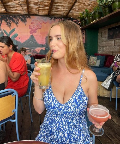 Aluca Jones hd pornstar photo