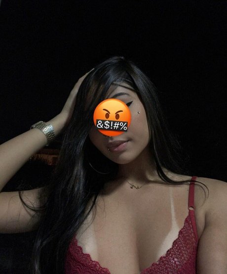 Luarabebe model nude photo