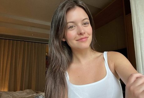 Sara Waisglass model sex picture