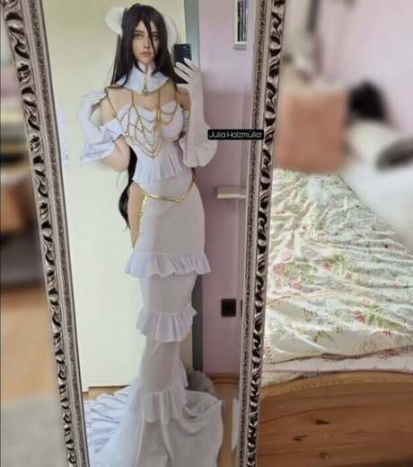 Julia Holzmuller hot star picture