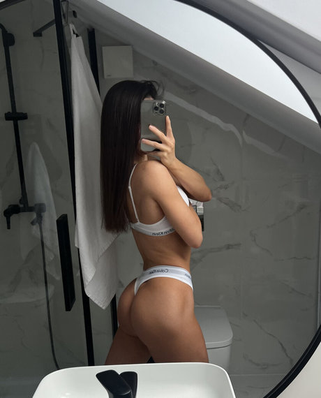 linasphysique hot star photo