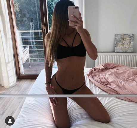 linasphysique xxx model pics