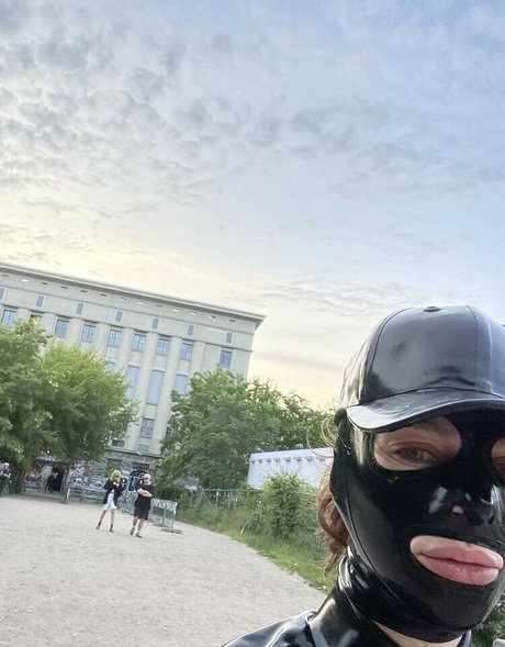 Gummipuppet sex actress photos