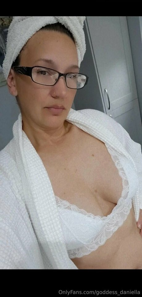 goddess daniella model top image